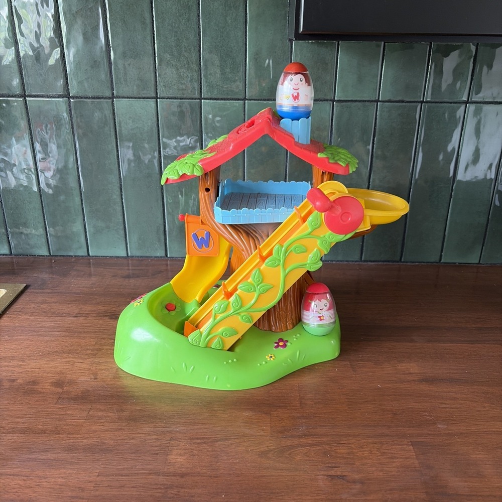 Weebles Wobble Musical Treehouse with Slide & 2 Figures 2009 Read